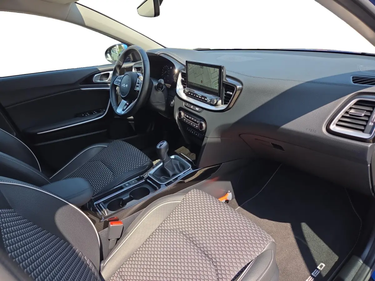 1.0i Turbo DynamicPlusLine Navi | Apple Carplay/Android Auto | Cruise Control Adaptief | Camera | | Keyless start & entry | Dodehoeksensoren | Fabrieksgarantie t/m 12-10-2031 + 3x 1 jaar* | 