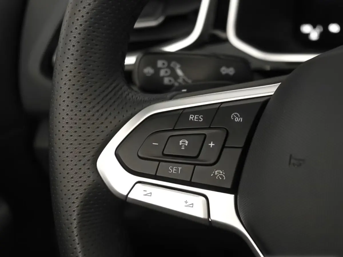 1.5 TSI R-Line ** LED, NAVI+, ACC, TREKH, SPIEGEL- & WINTER-PACK, 17-inch LMV ** 1e EIG - VW-AG - UNFALLFREI ** ** INFORMEER OOK NAAR ONZE AANTREKKELIJKE FINANCIAL-LEASE TARIEVEN **