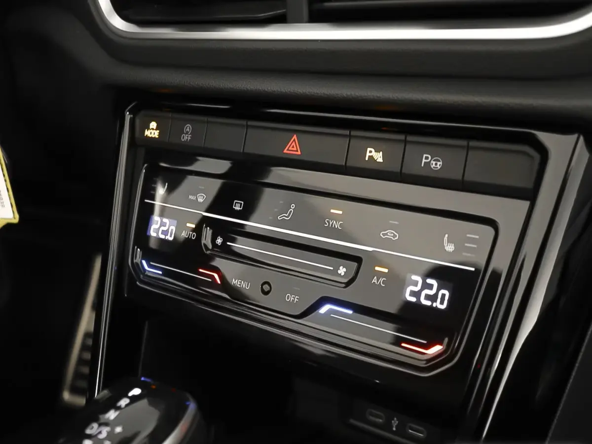 1.5 TSI R-Line ** LED, NAVI+, ACC, TREKH, SPIEGEL- & WINTER-PACK, 17-inch LMV ** 1e EIG - VW-AG - UNFALLFREI ** ** INFORMEER OOK NAAR ONZE AANTREKKELIJKE FINANCIAL-LEASE TARIEVEN **
