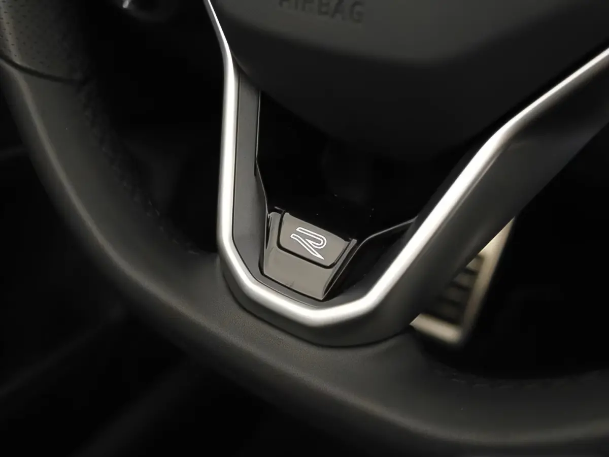 1.5 TSI R-Line ** LED, NAVI+, ACC, TREKH, SPIEGEL- & WINTER-PACK, 17-inch LMV ** 1e EIG - VW-AG - UNFALLFREI ** ** INFORMEER OOK NAAR ONZE AANTREKKELIJKE FINANCIAL-LEASE TARIEVEN **