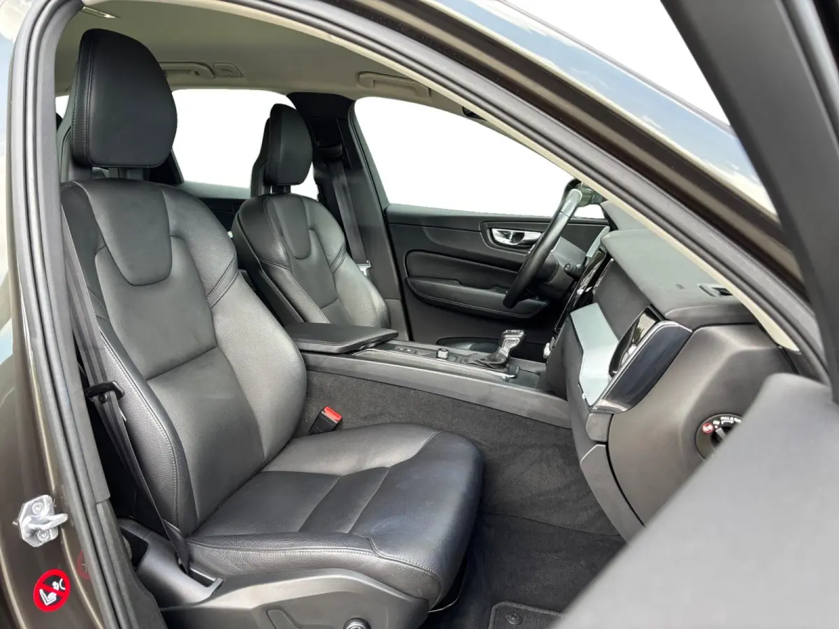 2.0 T5 250 PK ✅ Leder ✅ CarPlay ✅ LED