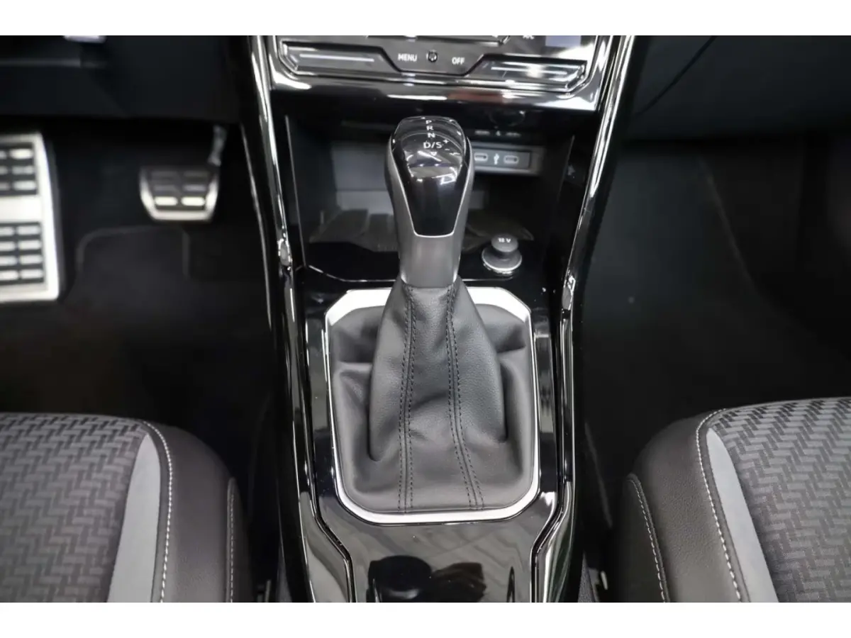 1.5 TSI R-Line ** LED, NAVI+, ACC, TREKH, SPIEGEL- & WINTER-PACK, 17-inch LMV ** 1e EIG - VW-AG - UNFALLFREI ** ** INFORMEER OOK NAAR ONZE AANTREKKELIJKE FINANCIAL-LEASE TARIEVEN **