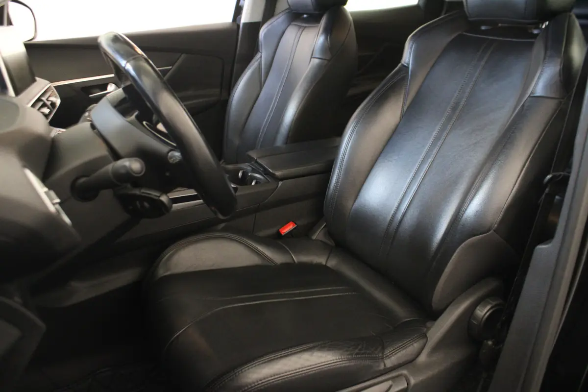 1.2 PureTech Blue Lease Executive |Navi|Leder|