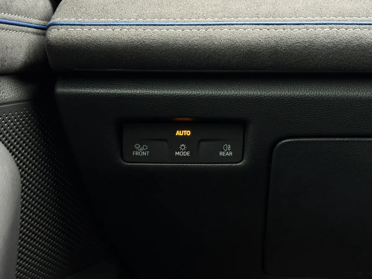 1.5 eTSI R-Line Edition | Trekhaak | Panoramadak | Eletrische A-klep | Head up Display | Stoel-Stuur verwarming | Matrix lead koplampen |