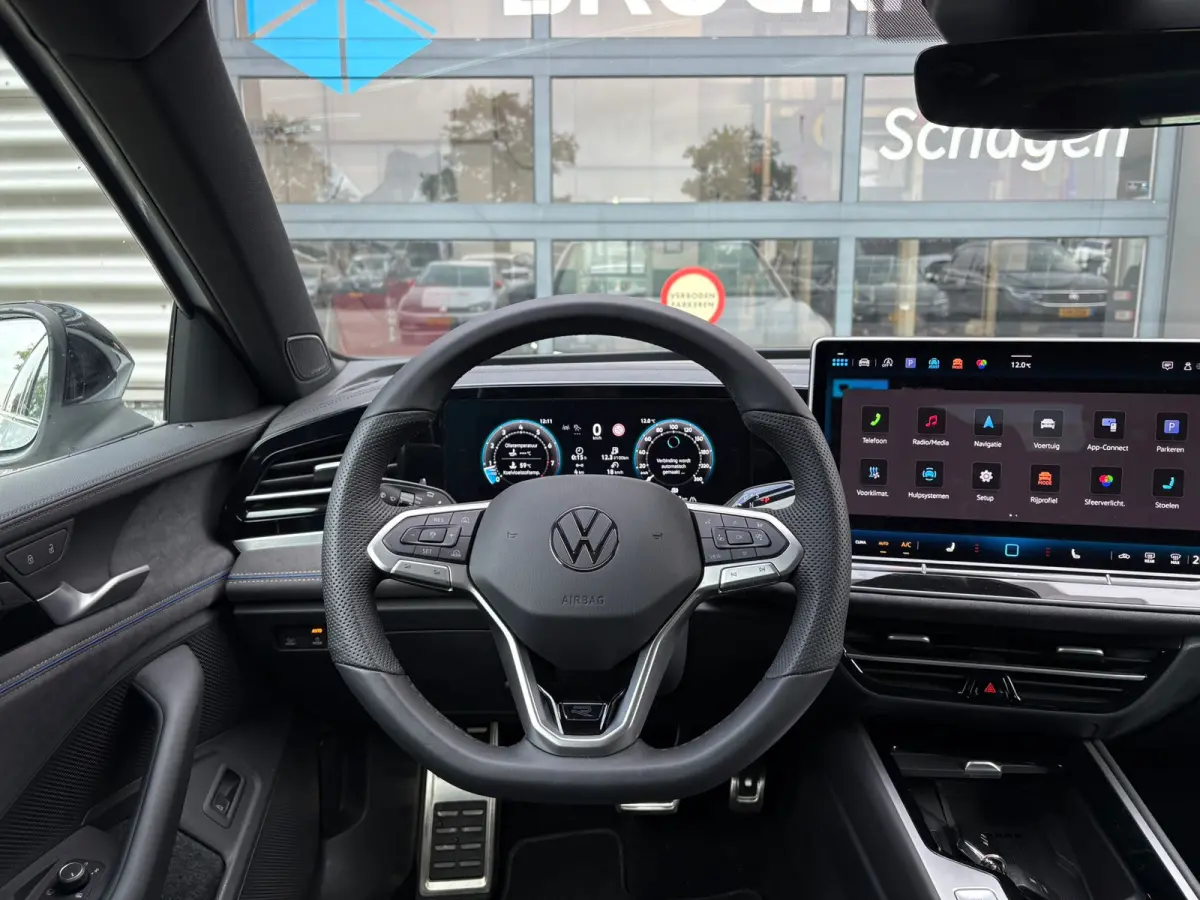 1.5 eTSI R-Line Edition | Trekhaak | Panoramadak | Eletrische A-klep | Head up Display | Stoel-Stuur verwarming | Matrix lead koplampen |
