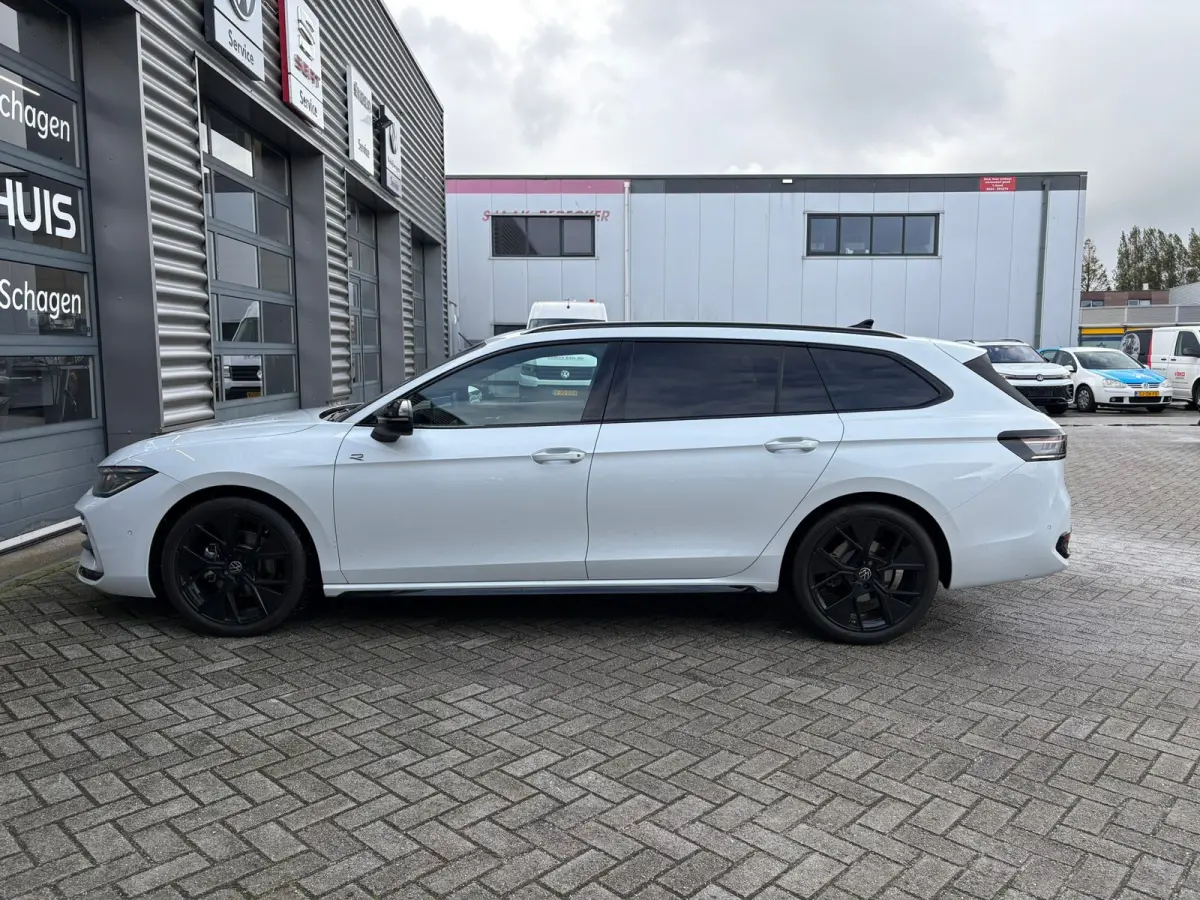 1.5 eTSI R-Line Edition | Trekhaak | Panoramadak | Eletrische A-klep | Head up Display | Stoel-Stuur verwarming | Matrix lead koplampen |