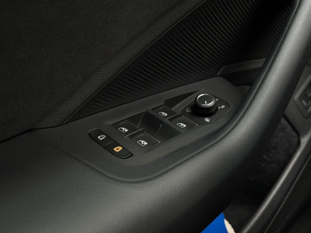 1.5 eTSI R-Line Edition | Trekhaak | Panoramadak | Eletrische A-klep | Head up Display | Stoel-Stuur verwarming | Matrix lead koplampen |