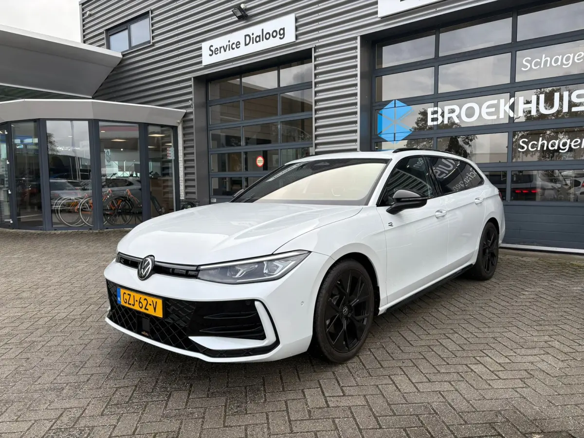 1.5 eTSI R-Line Edition | Trekhaak | Panoramadak | Eletrische A-klep | Head up Display | Stoel-Stuur verwarming | Matrix lead koplampen |