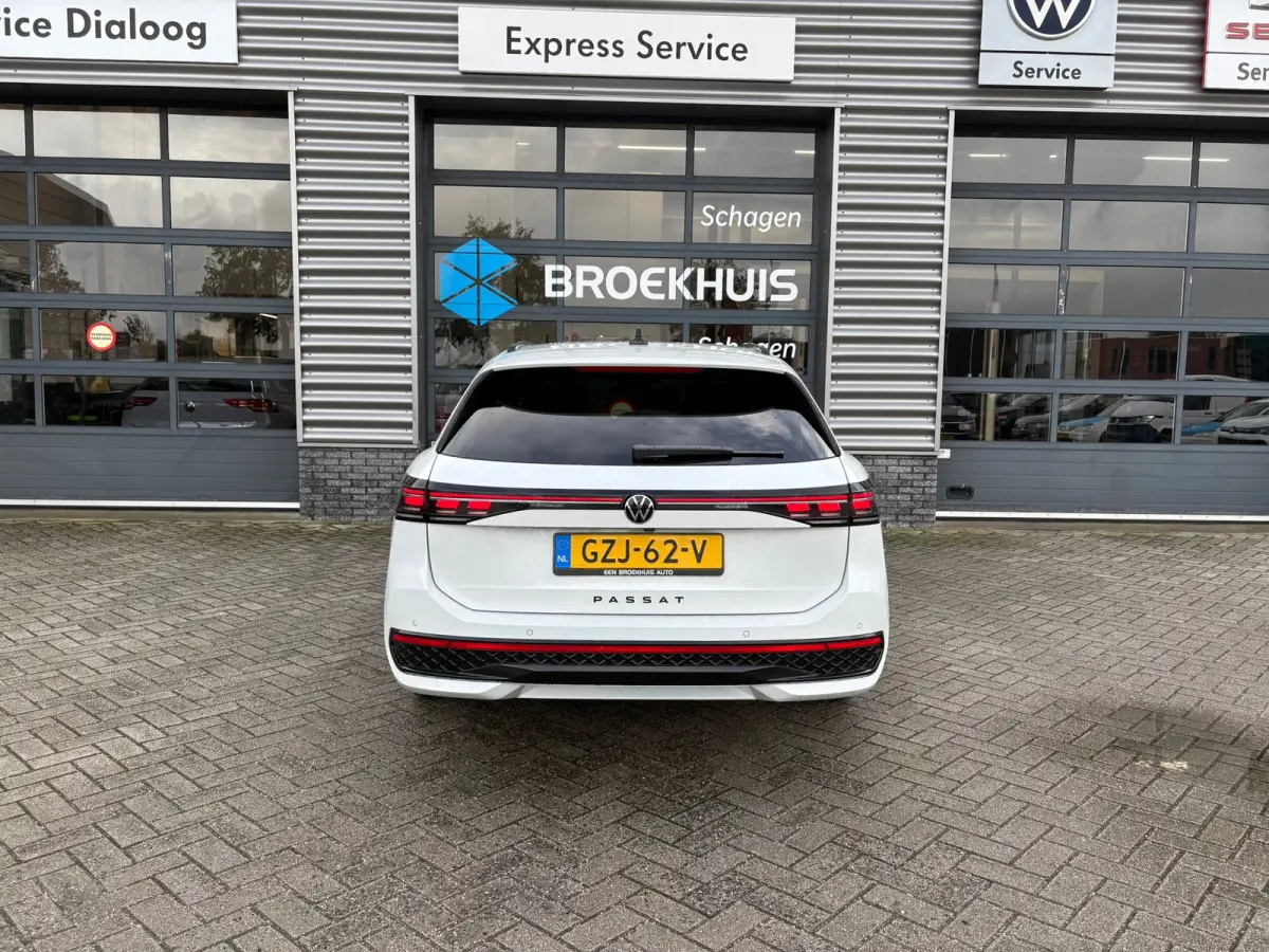 1.5 eTSI R-Line Edition | Trekhaak | Panoramadak | Eletrische A-klep | Head up Display | Stoel-Stuur verwarming | Matrix lead koplampen |