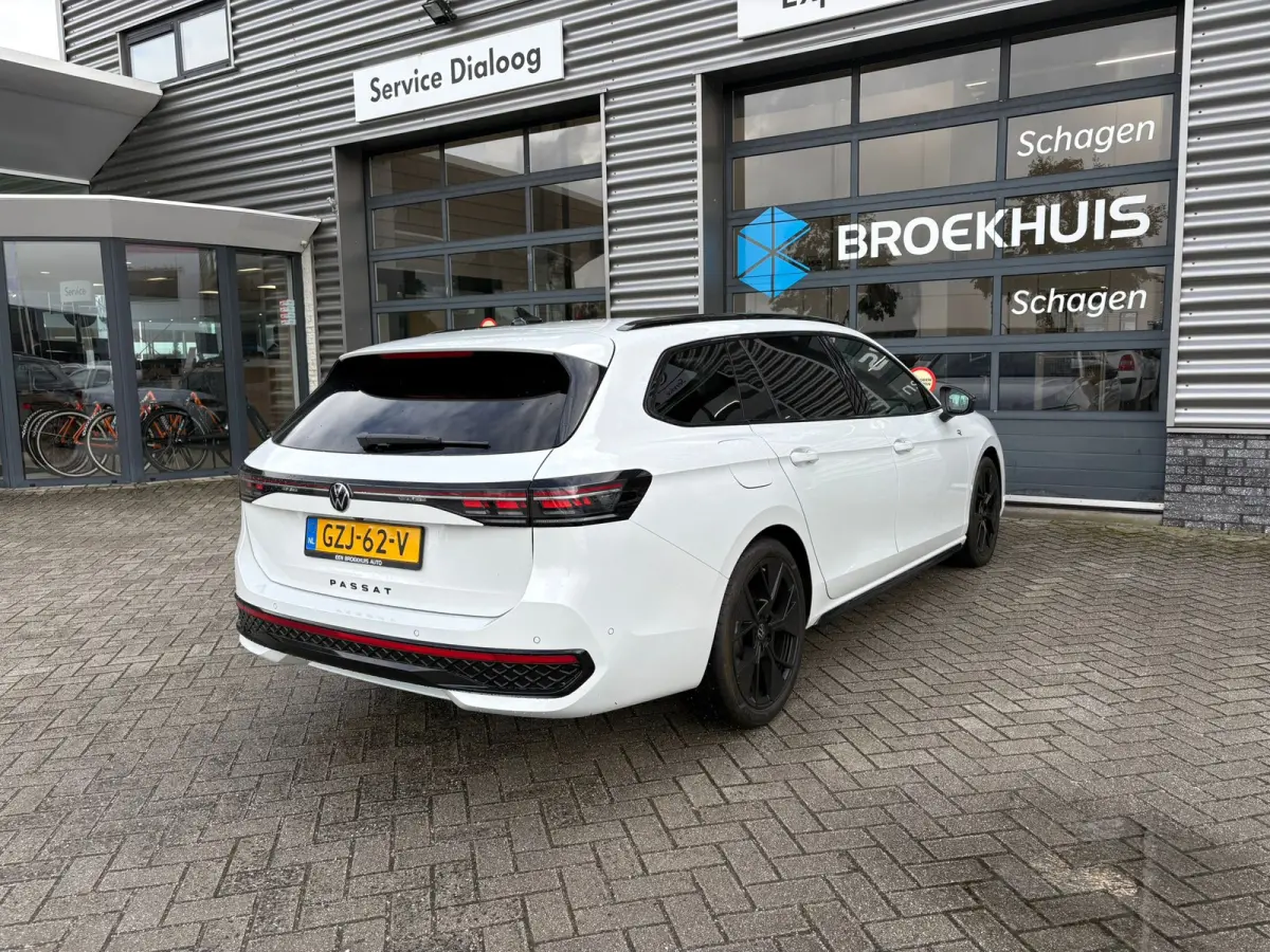 1.5 eTSI R-Line Edition | Trekhaak | Panoramadak | Eletrische A-klep | Head up Display | Stoel-Stuur verwarming | Matrix lead koplampen |