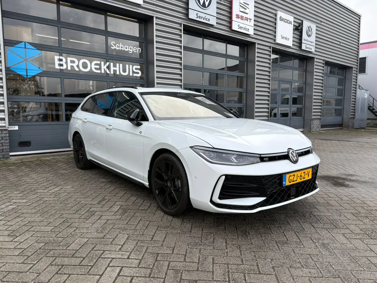 1.5 eTSI R-Line Edition | Trekhaak | Panoramadak | Eletrische A-klep | Head up Display | Stoel-Stuur verwarming | Matrix lead koplampen |