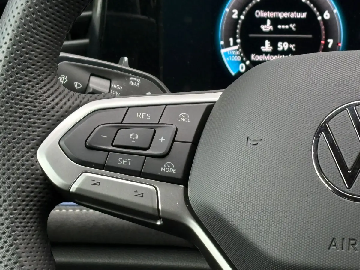 1.5 eTSI R-Line Edition | Trekhaak | Panoramadak | Eletrische A-klep | Head up Display | Stoel-Stuur verwarming | Matrix lead koplampen |