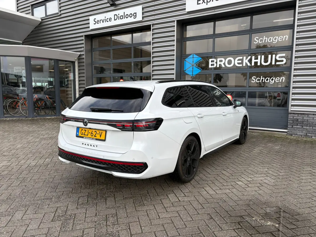 1.5 eTSI R-Line Edition | Trekhaak | Panoramadak | Eletrische A-klep | Head up Display | Stoel-Stuur verwarming | Matrix lead koplampen |