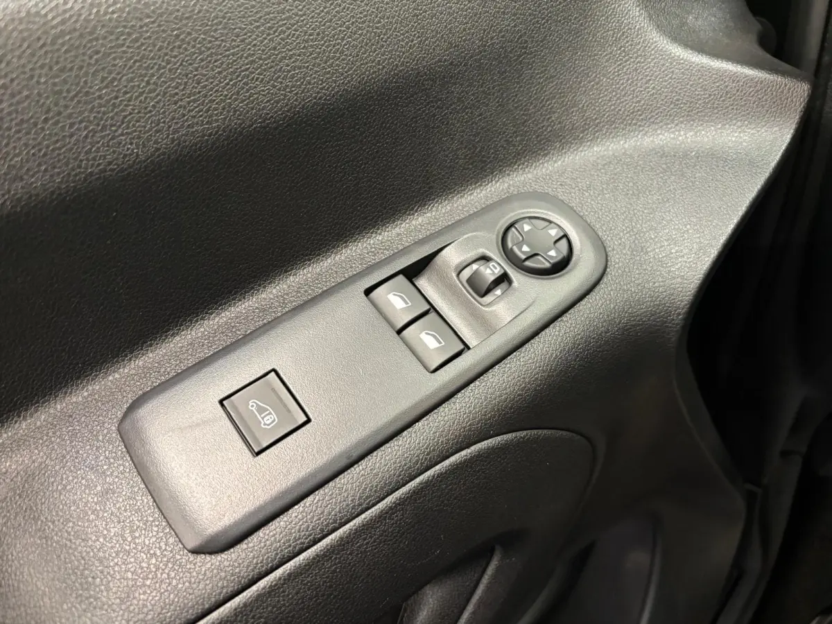 1.5D L2H1 Edition Automaat Airco Navigatie Apple Carplay/Android Auto Camera Parkeersensoren Trekhaak
