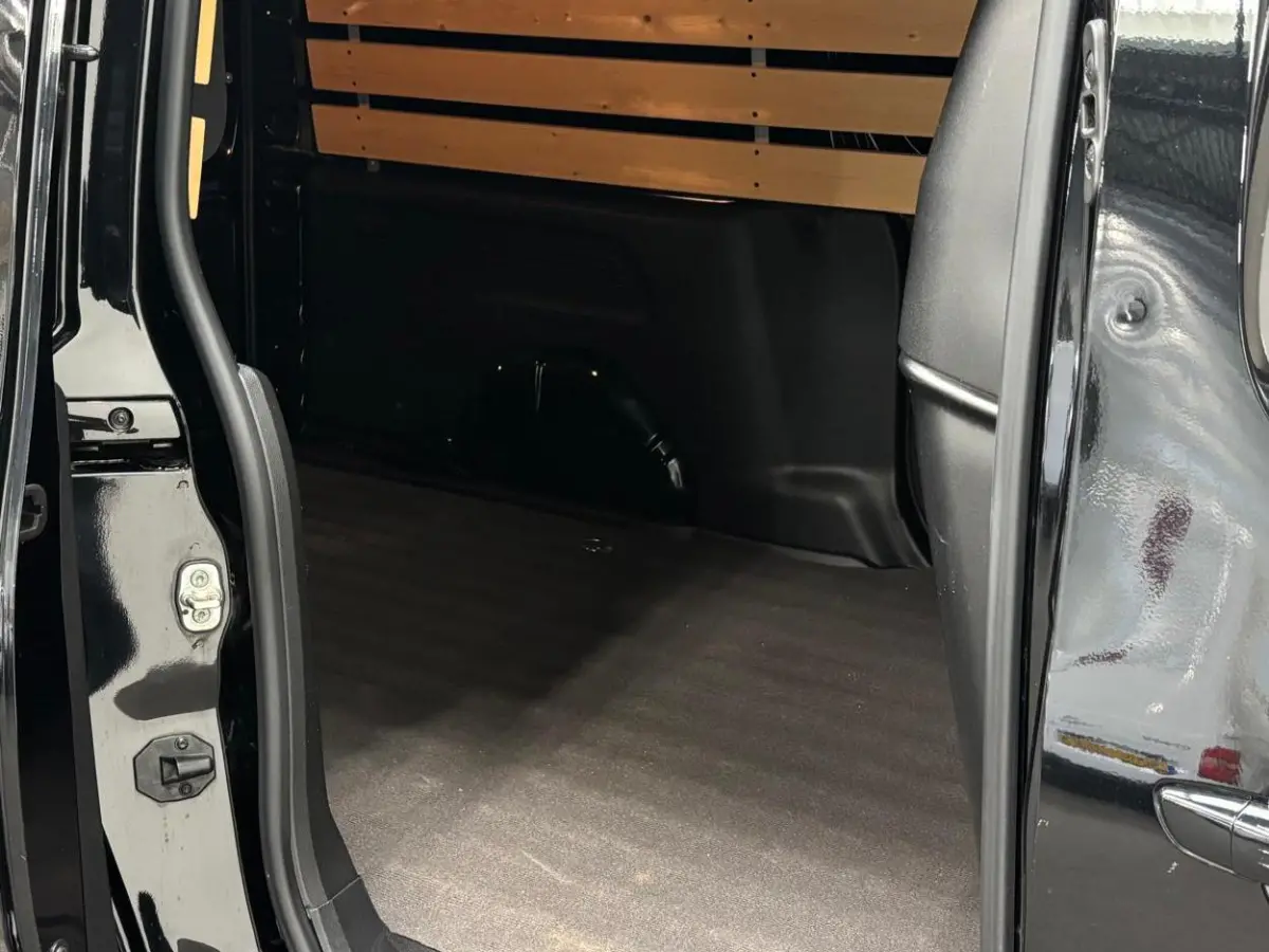1.5D L2H1 Edition Automaat Airco Navigatie Apple Carplay/Android Auto Camera Parkeersensoren Trekhaak