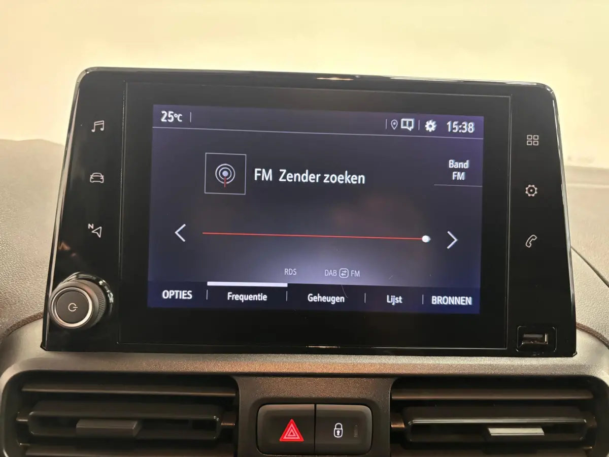 1.5D L2H1 Edition Automaat Airco Navigatie Apple Carplay/Android Auto Camera Parkeersensoren Trekhaak