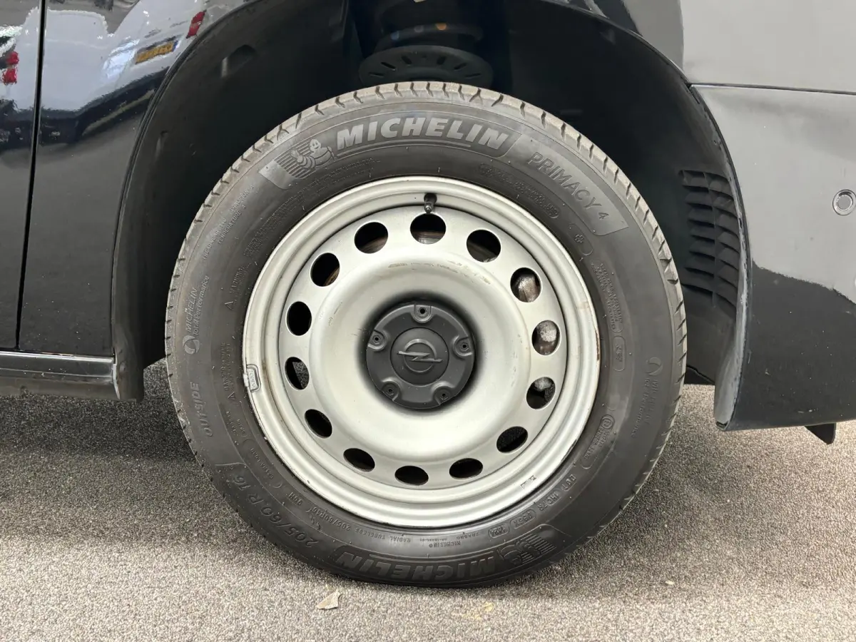 1.5D L2H1 Edition Automaat Airco Navigatie Apple Carplay/Android Auto Camera Parkeersensoren Trekhaak