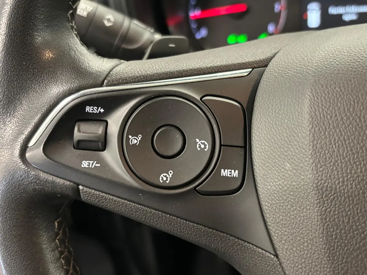 1.5D L2H1 Edition Automaat Airco Navigatie Apple Carplay/Android Auto Camera Parkeersensoren Trekhaak