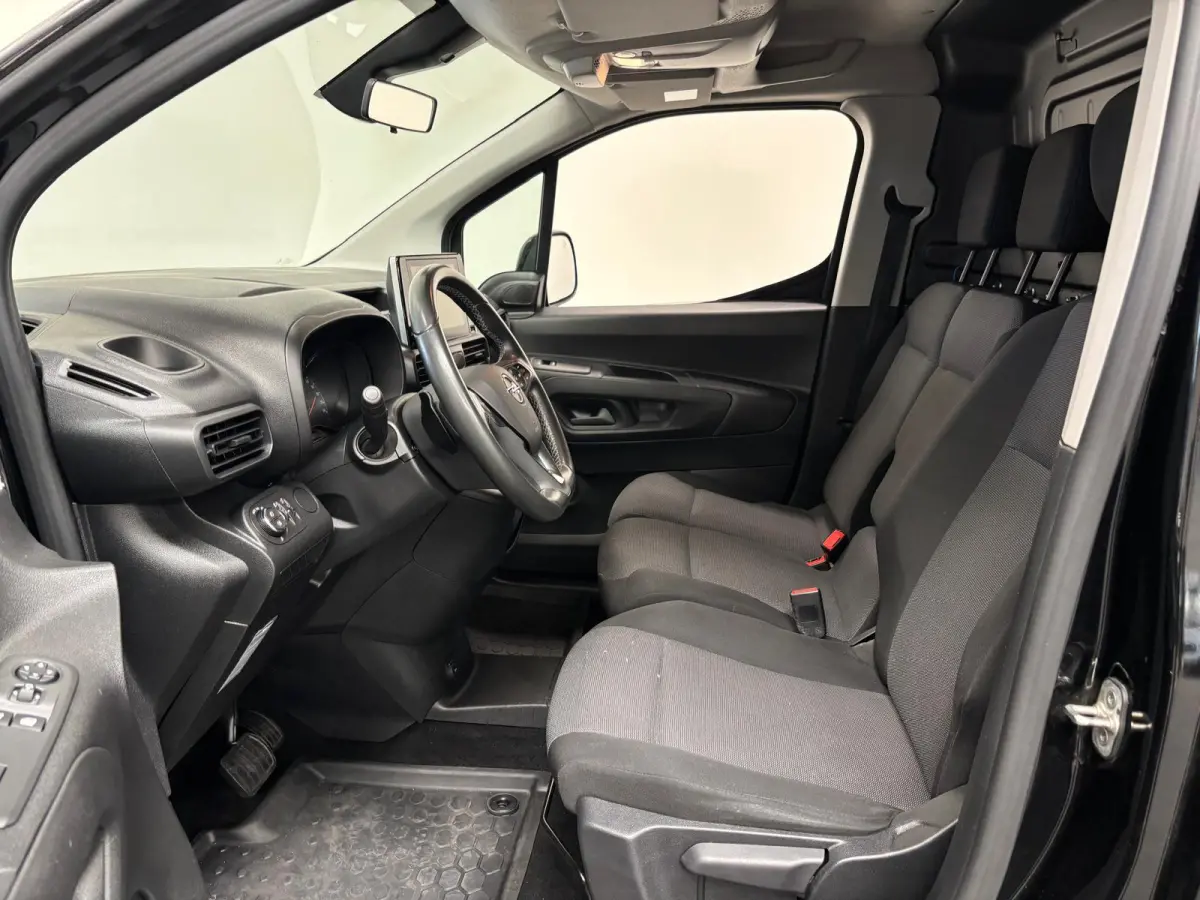 1.5D L2H1 Edition Automaat Airco Navigatie Apple Carplay/Android Auto Camera Parkeersensoren Trekhaak