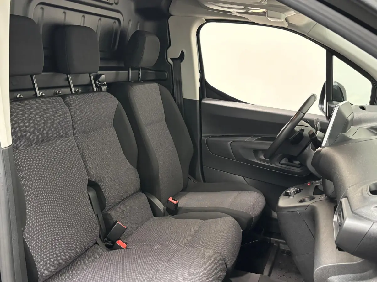 1.5D L2H1 Edition Automaat Airco Navigatie Apple Carplay/Android Auto Camera Parkeersensoren Trekhaak