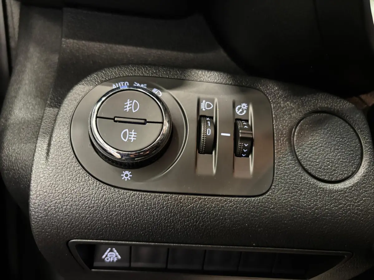 1.5D L2H1 Edition Automaat Airco Navigatie Apple Carplay/Android Auto Camera Parkeersensoren Trekhaak