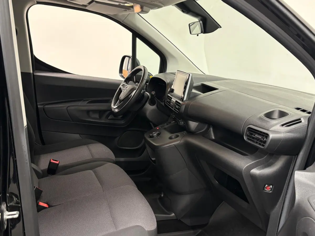 1.5D L2H1 Edition Automaat Airco Navigatie Apple Carplay/Android Auto Camera Parkeersensoren Trekhaak