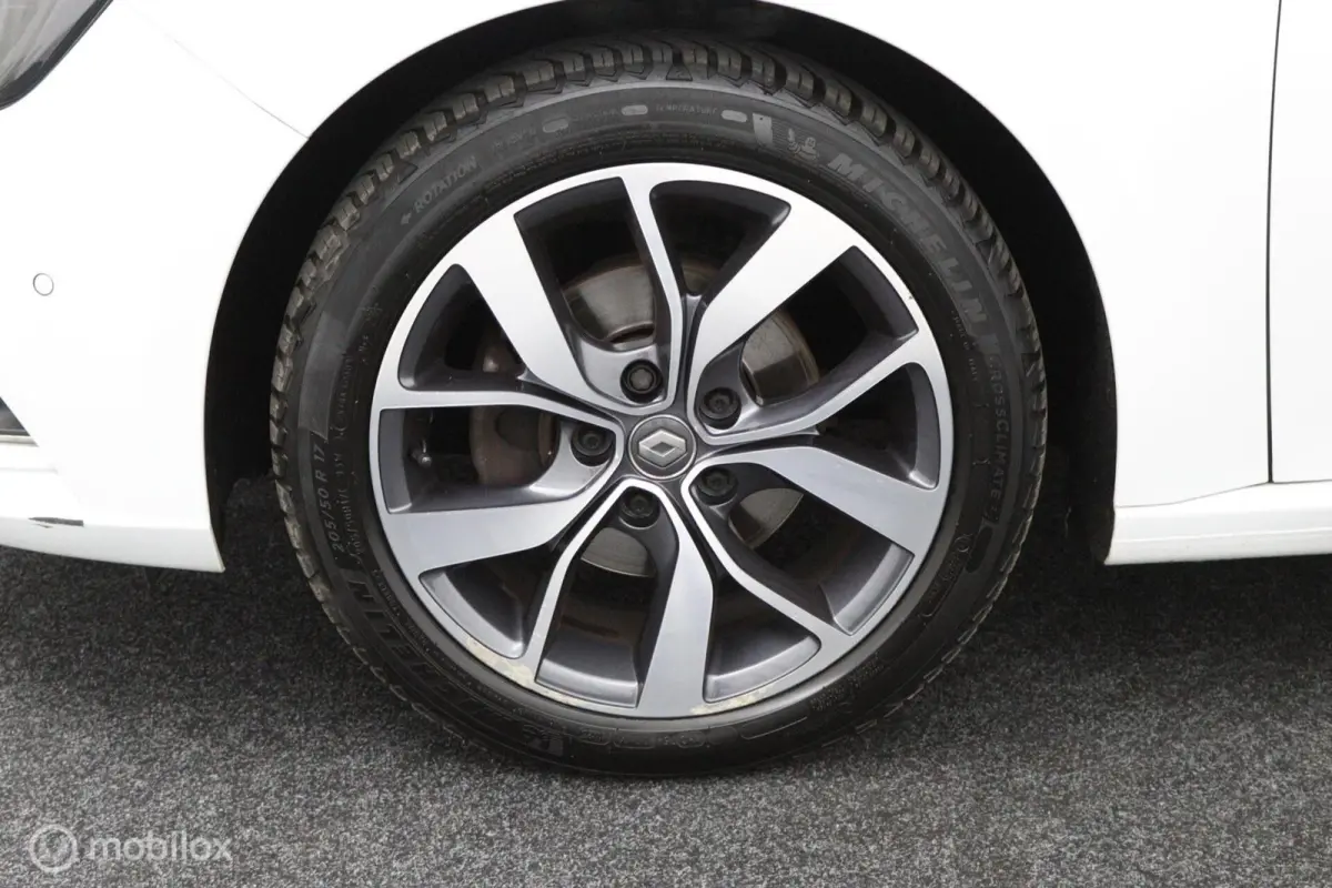 1.2 TCe Bose R-LINE