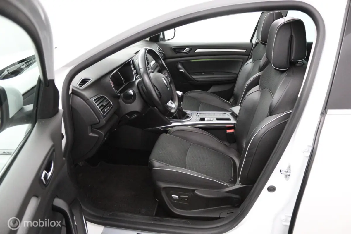 1.2 TCe Bose R-LINE