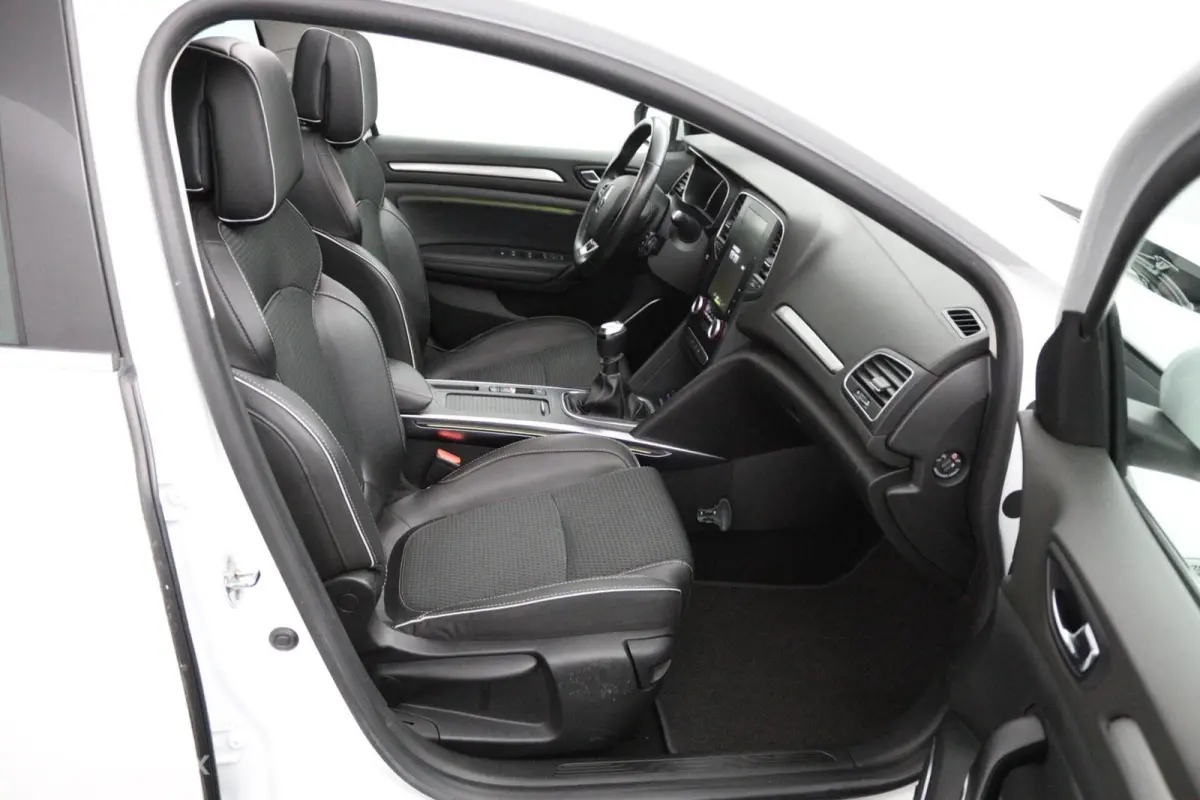 1.2 TCe Bose R-LINE