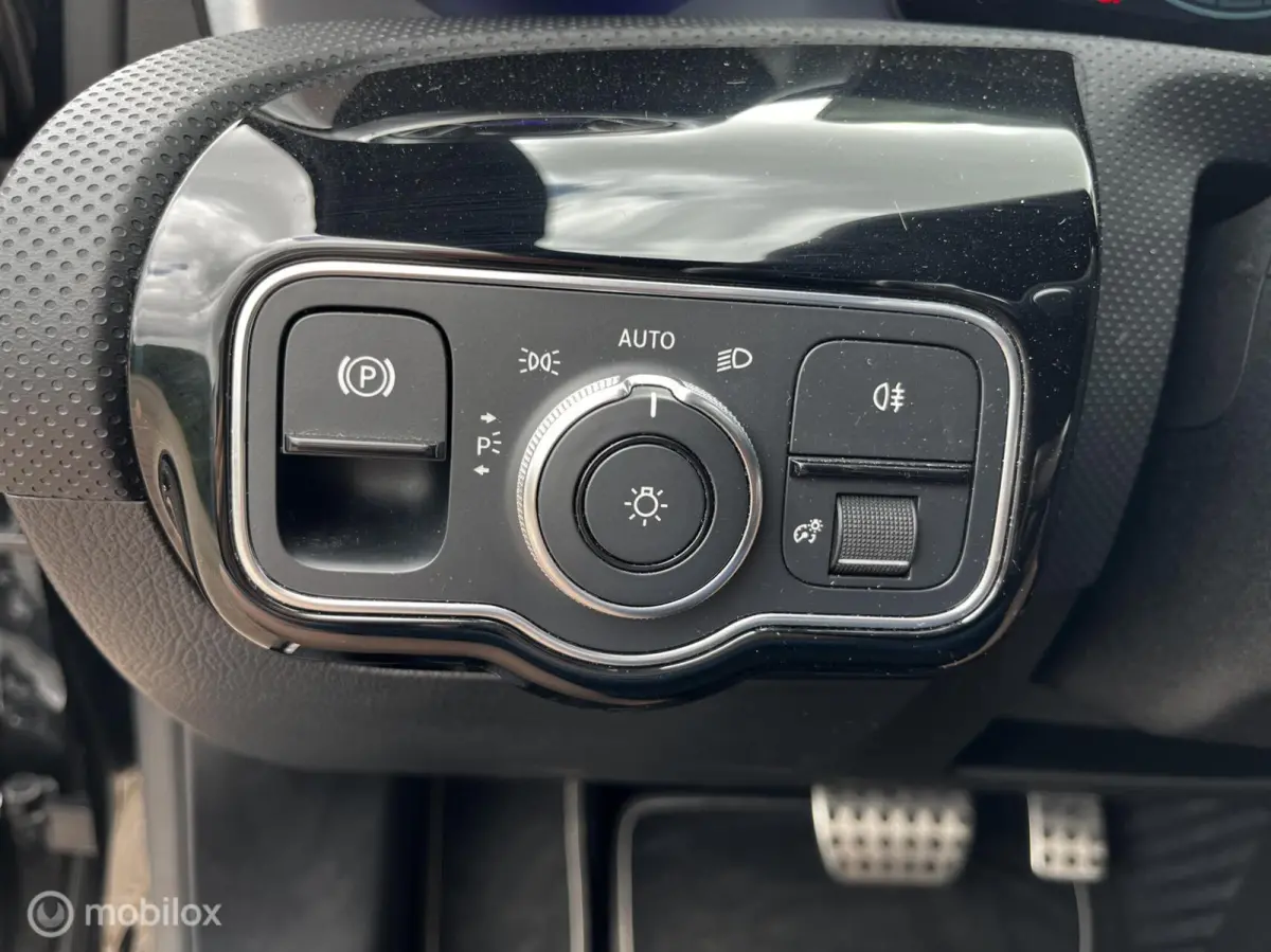 200 AMG - PAKKET AUTOMAAT/CAMERA/LEER