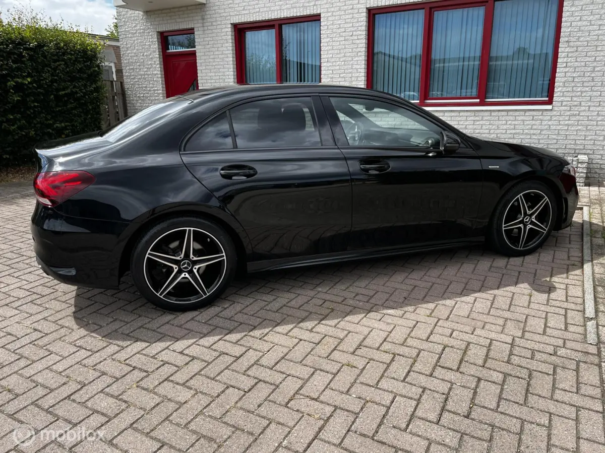 200 AMG - PAKKET AUTOMAAT/CAMERA/LEER