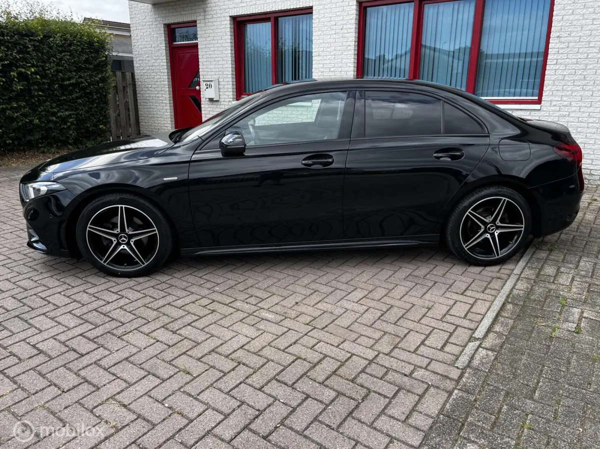 200 AMG - PAKKET AUTOMAAT/CAMERA/LEER
