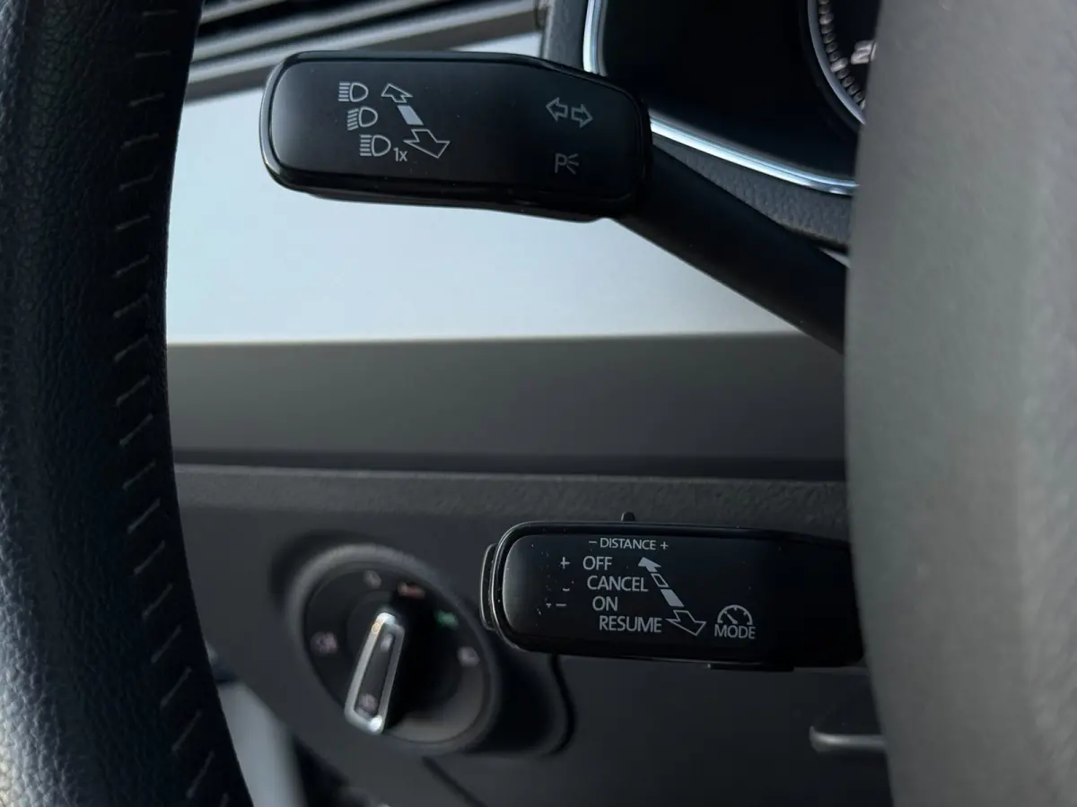 1.0 TSI Style Intense / Camera / Carplay + Android Auto / Adaptive Cruise / PDC V+A / Garantie /