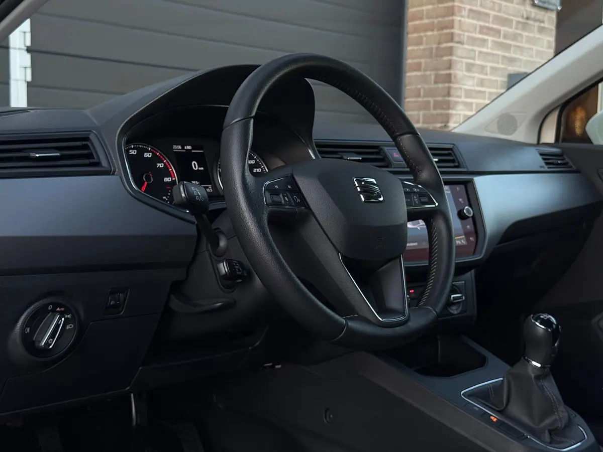 1.0 TSI Style Intense / Camera / Carplay + Android Auto / Adaptive Cruise / PDC V+A / Garantie /