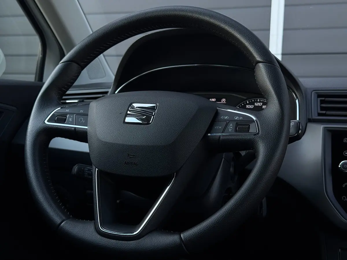 1.0 TSI Style Intense / Camera / Carplay + Android Auto / Adaptive Cruise / PDC V+A / Garantie /