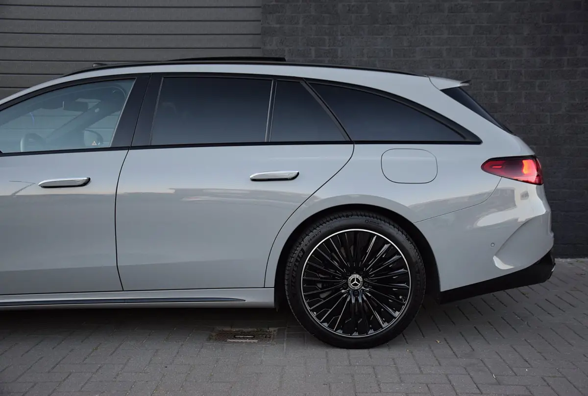 300 e Exclusive Line*AMG Pakket*PANO*Trekhaak*Dubbel scherm*35Dkm