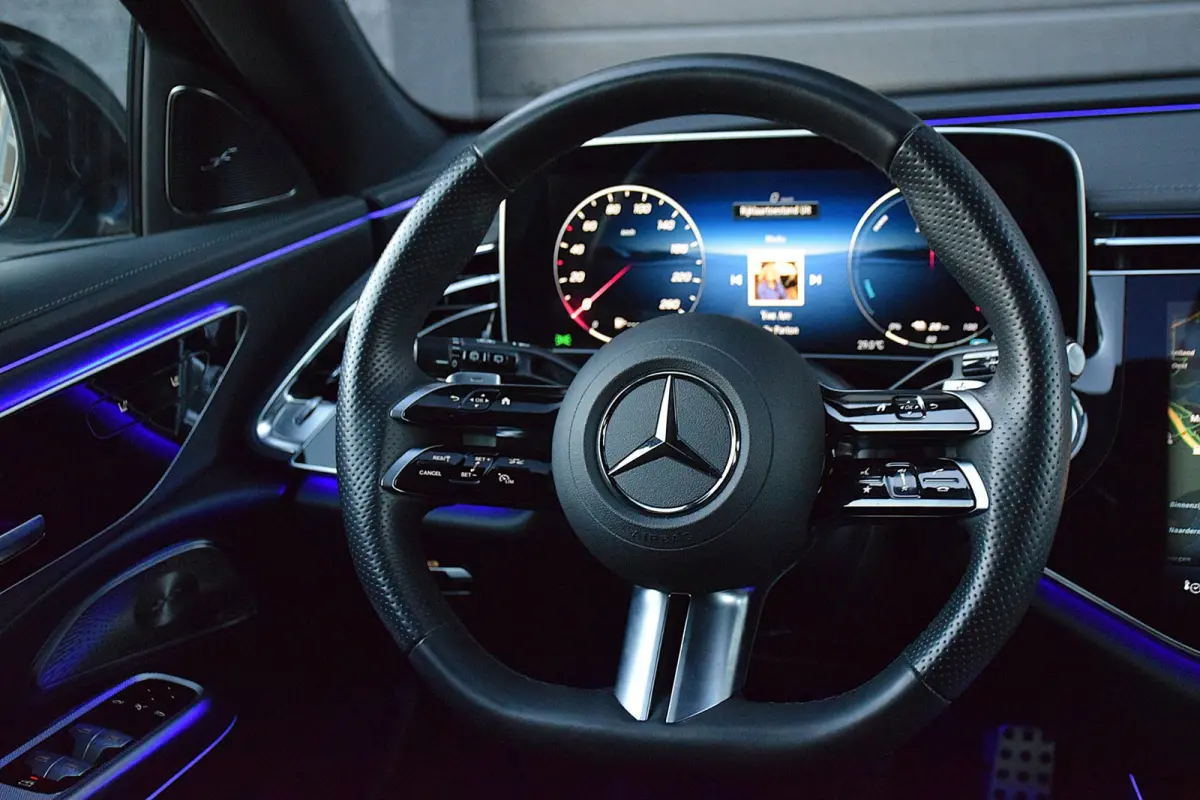 300 e Exclusive Line*AMG Pakket*PANO*Trekhaak*Dubbel scherm*35Dkm