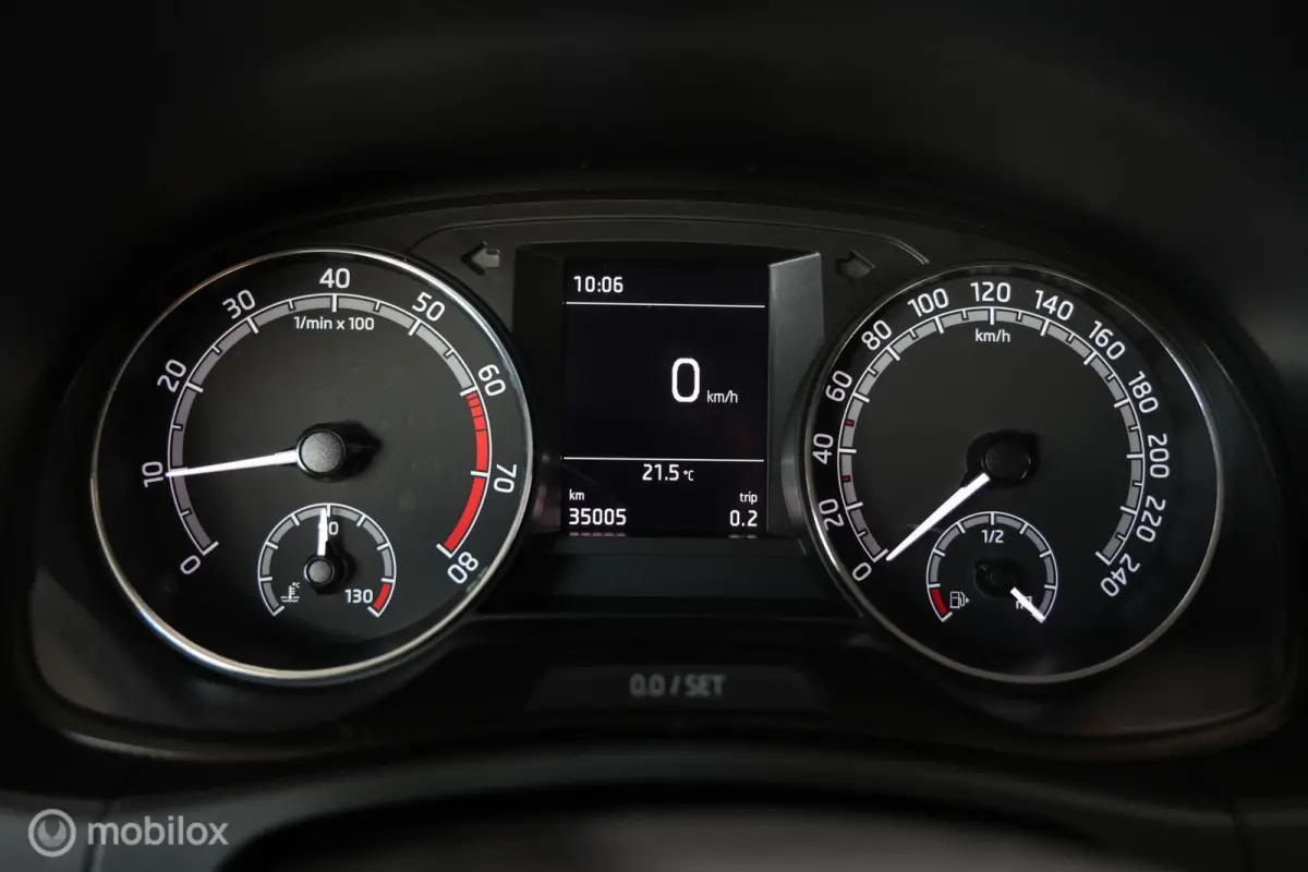 1.0 TSI Ambition - Cruise control - Bluetooth - Airco