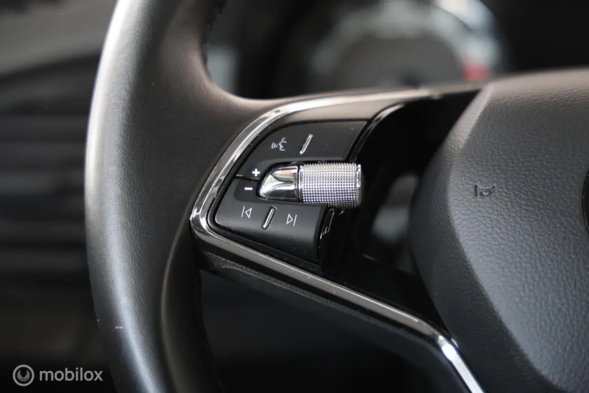 1.0 TSI Ambition - Cruise control - Bluetooth - Airco