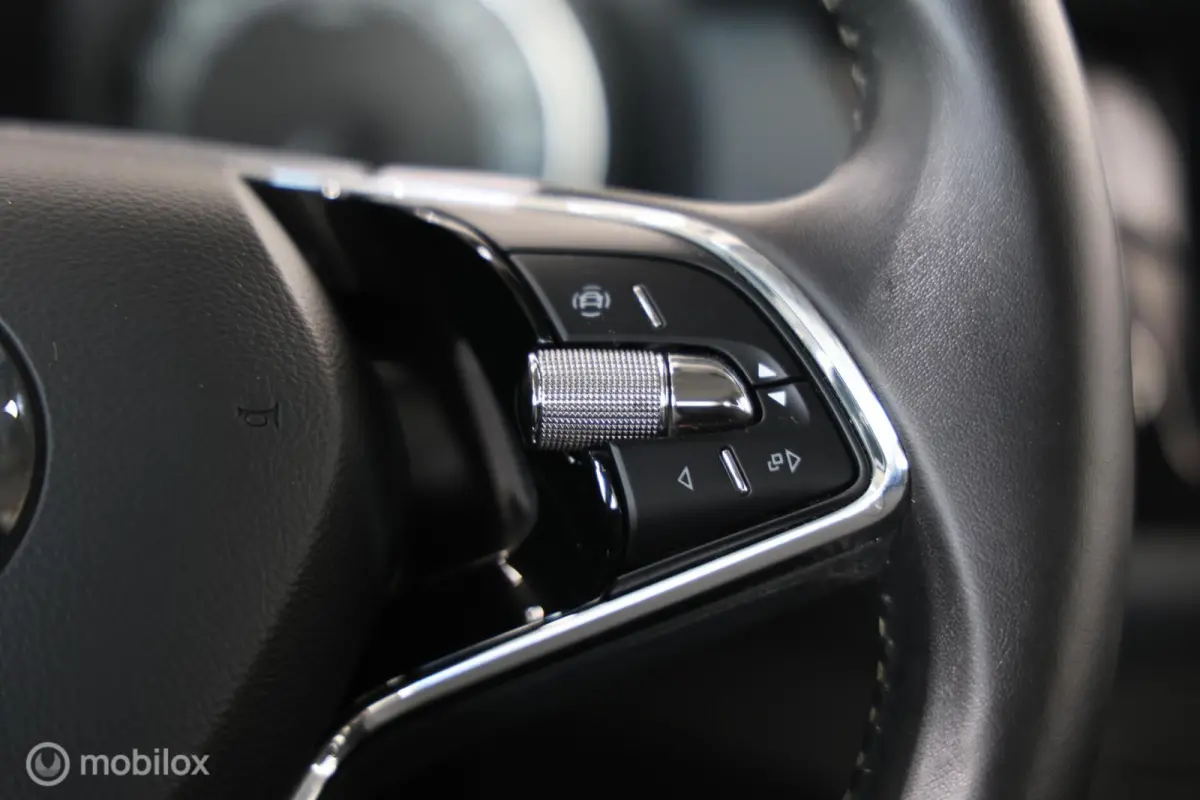 1.0 TSI Ambition - Cruise control - Bluetooth - Airco