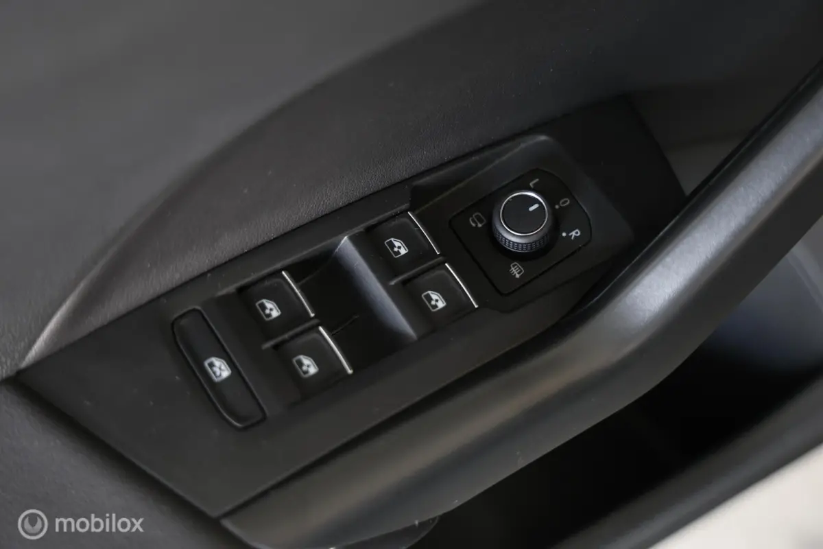 1.0 TSI - Afneembare trekhaak - Stoelverwarming - Camera