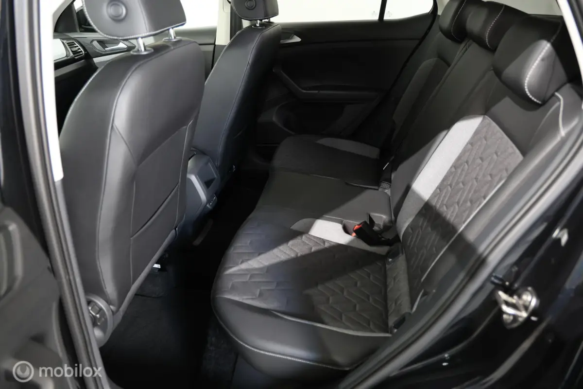 1.0 TSI - Afneembare trekhaak - Stoelverwarming - Camera