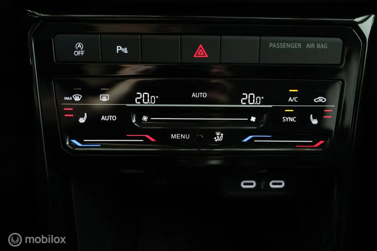 1.0 TSI - Afneembare trekhaak - Stoelverwarming - Camera