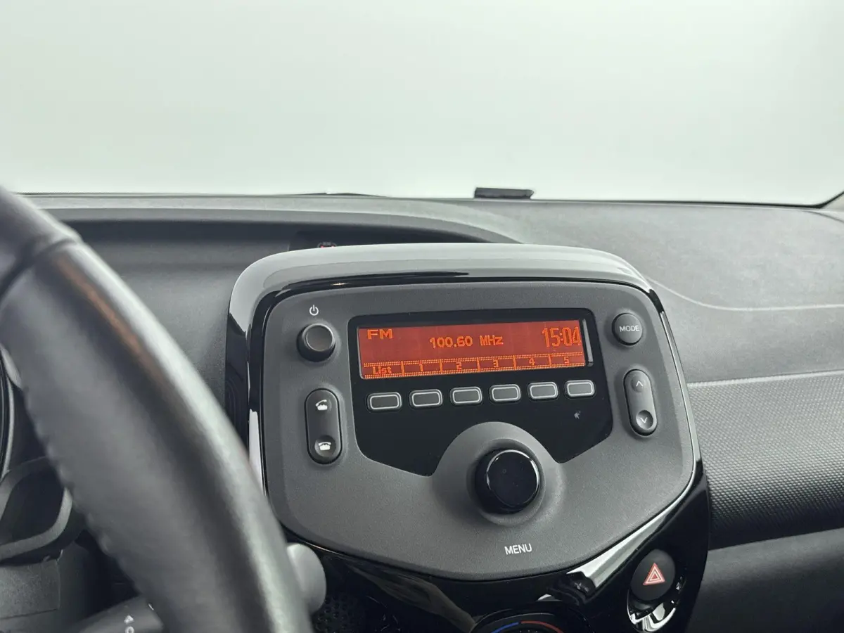 72 pk Feel | Airco | Begrenzer | Bluetooth Telefoonvoorbereiding | Bestuurdersstoel in Hoogte Verstelbaar | elektrisch Ramen Voor | Centrale Deurvergrendeling