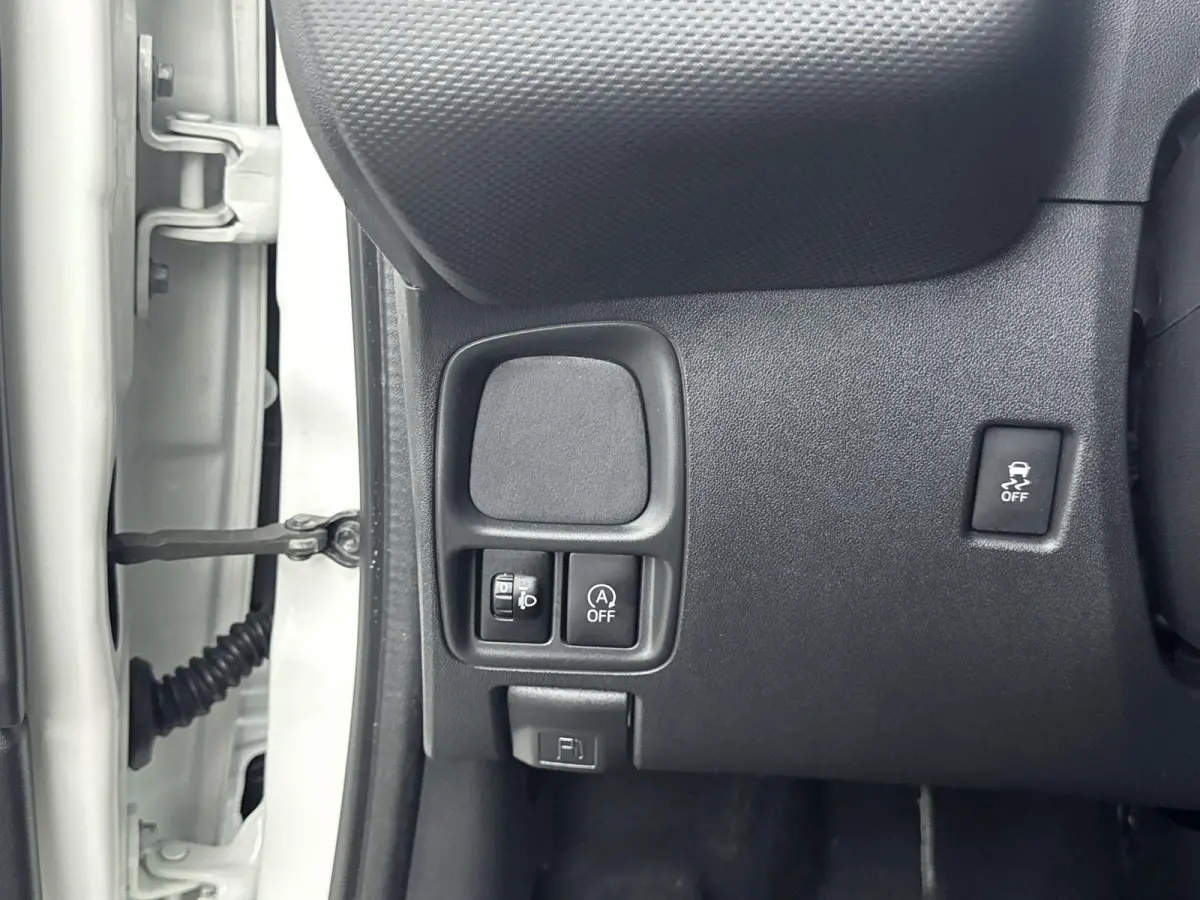 72 pk Feel | Airco | Begrenzer | Bluetooth Telefoonvoorbereiding | Bestuurdersstoel in Hoogte Verstelbaar | elektrisch Ramen Voor | Centrale Deurvergrendeling