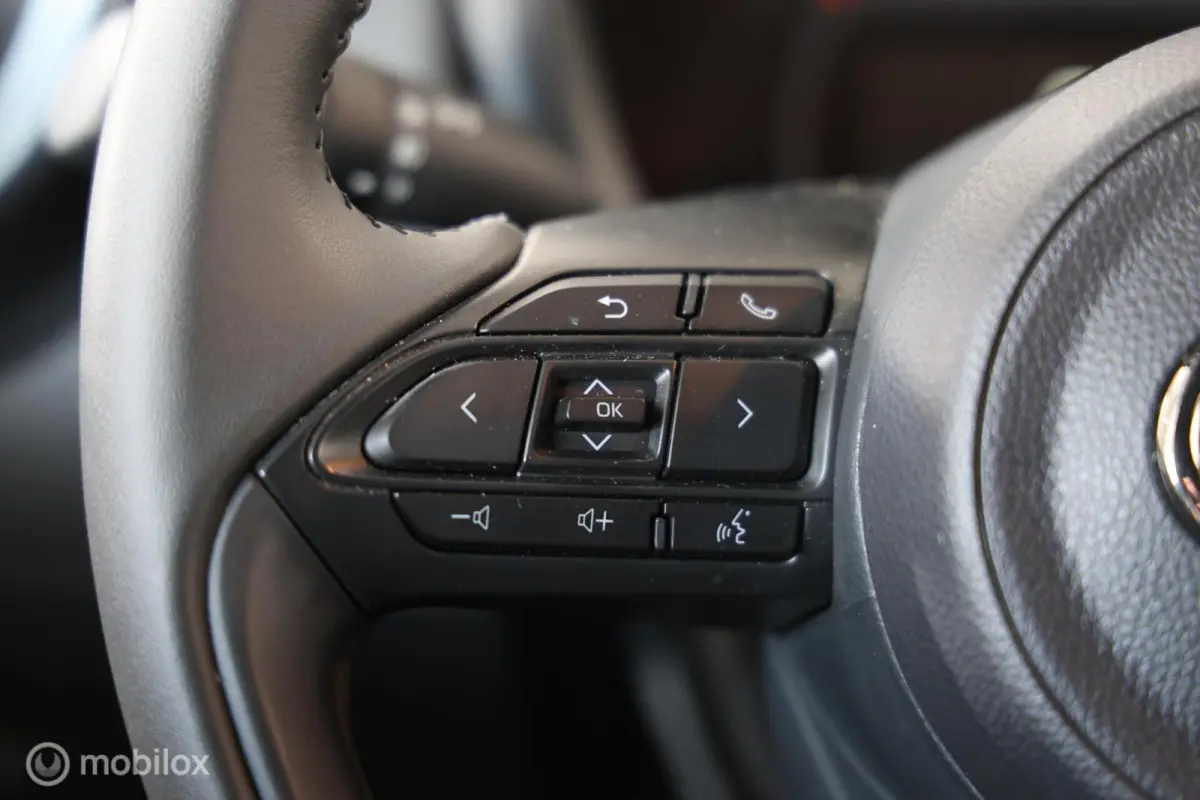 1.0 VVT-i S-CVT Play - Stoelverwarming - Carplay - Camera