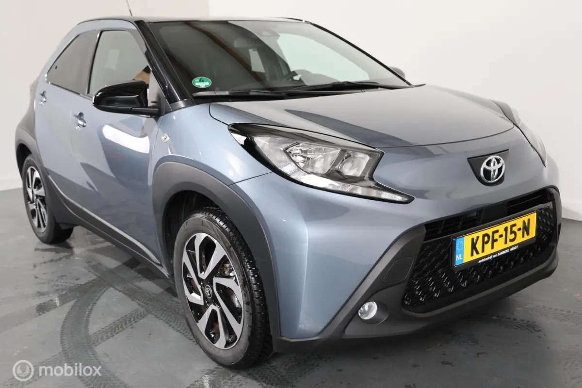 1.0 VVT-i S-CVT Play - Stoelverwarming - Carplay - Camera