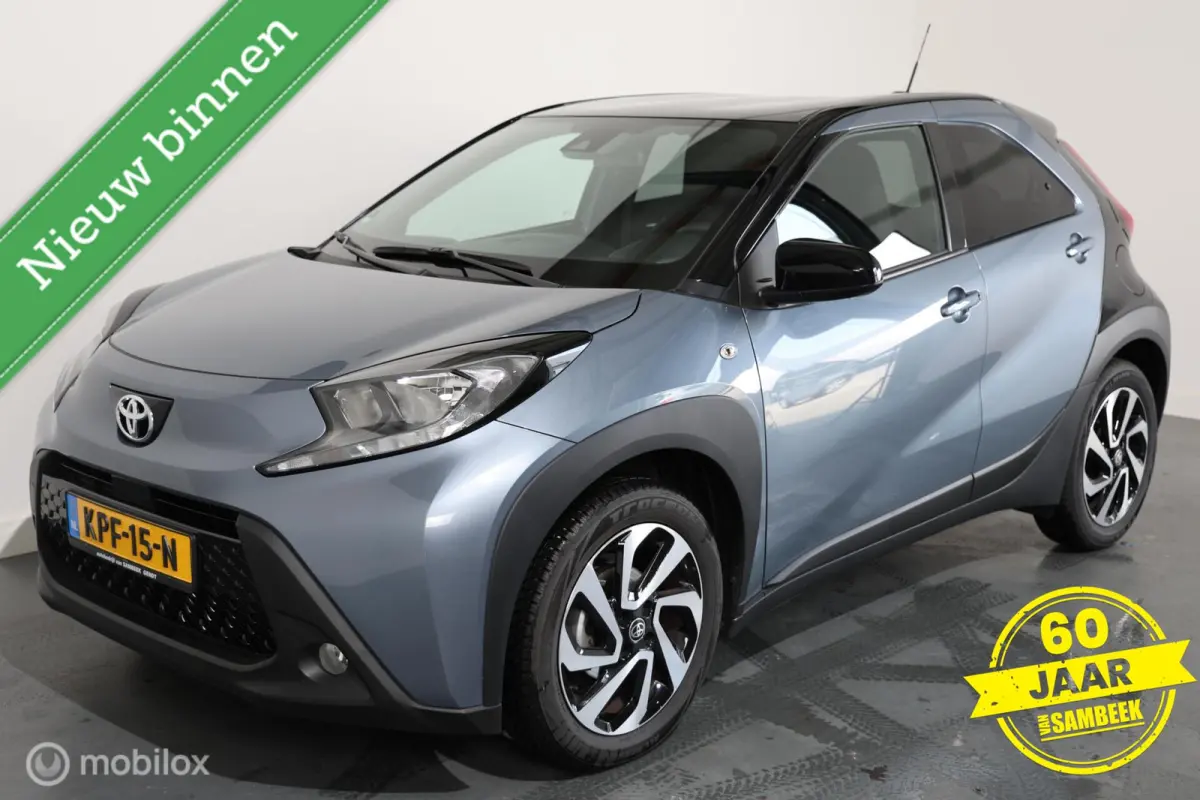 1.0 VVT-i S-CVT Play - Stoelverwarming - Carplay - Camera