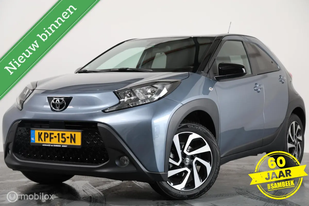 1.0 VVT-i S-CVT Play - Stoelverwarming - Carplay - Camera