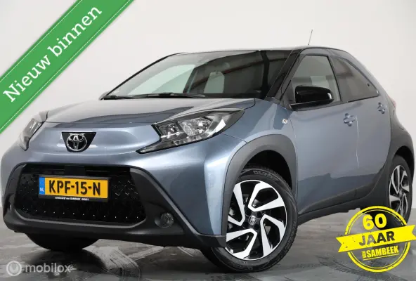 1.0 VVT-i S-CVT Play - Stoelverwarming - Carplay - Camera